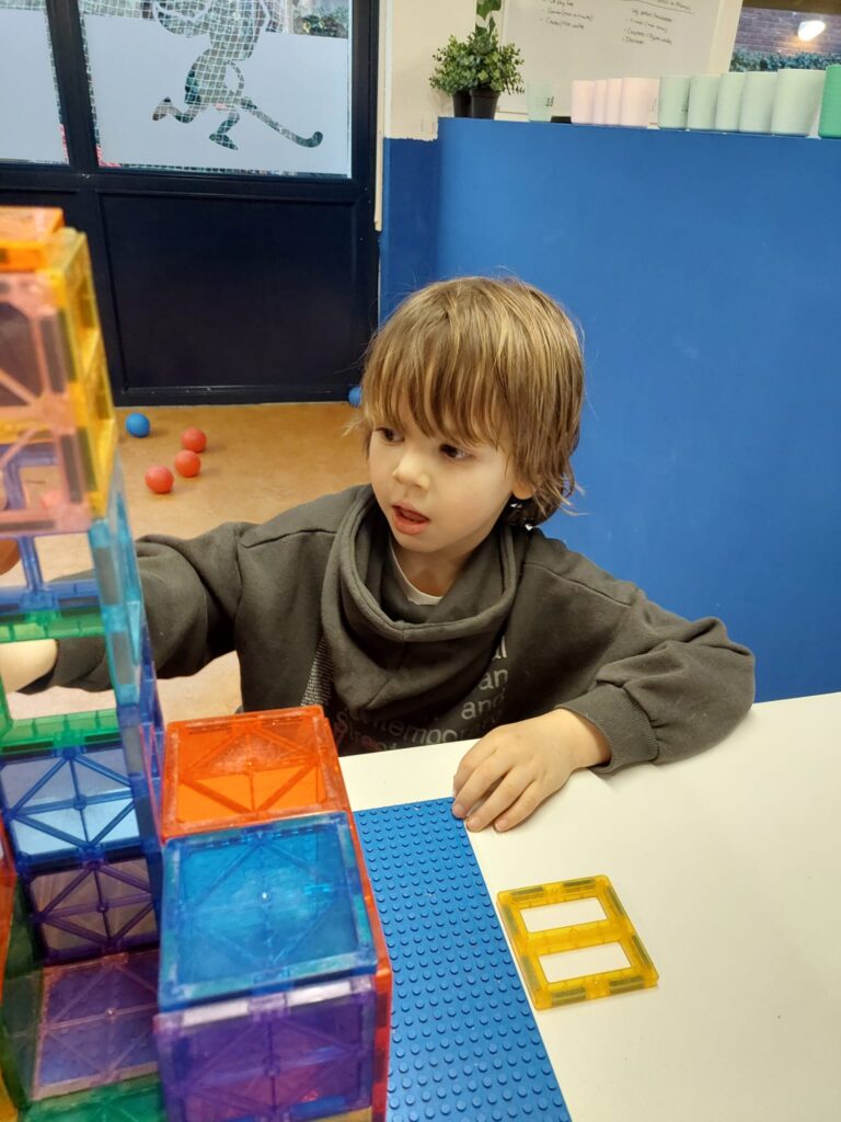 Mathenesse - bouwen met magneten