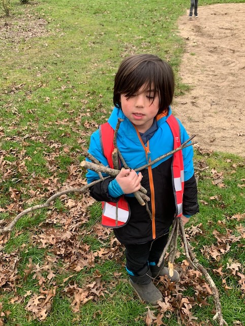 BSO dillehof - jongen met takken