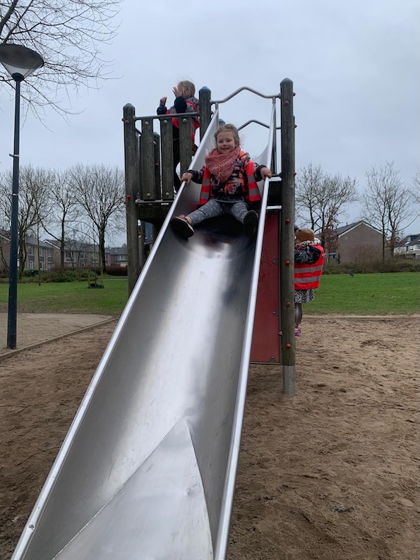 BSO dillehof - meisje op glijbaan