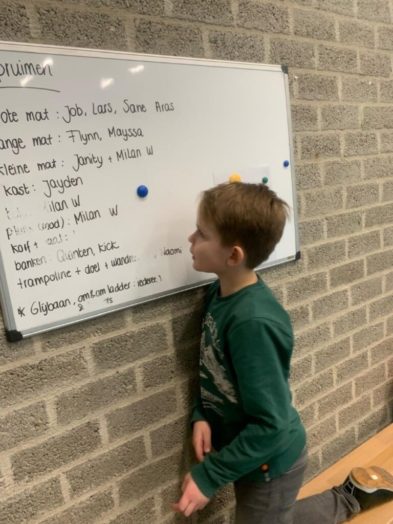 Bso-Etten-leur-Op lezen wat er op het bord staat