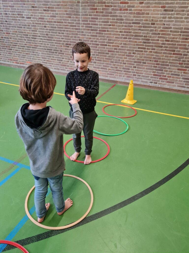 Sport-BSO Flekss Soccer Center - Steen, papier, schaar spel