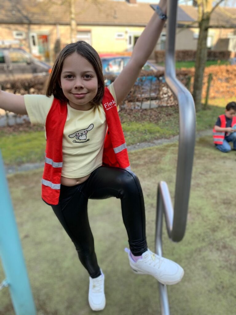 kind speelt buiten nowies Etten-leur