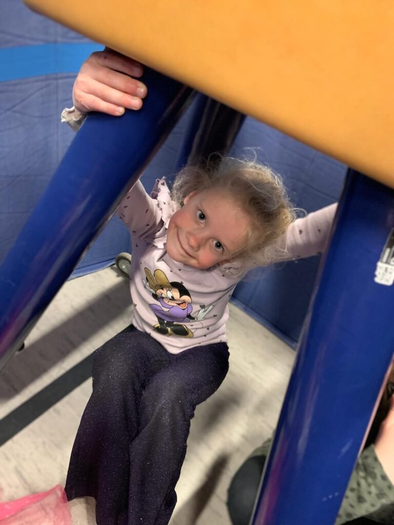 kind verstopt zich nowies Etten-leur