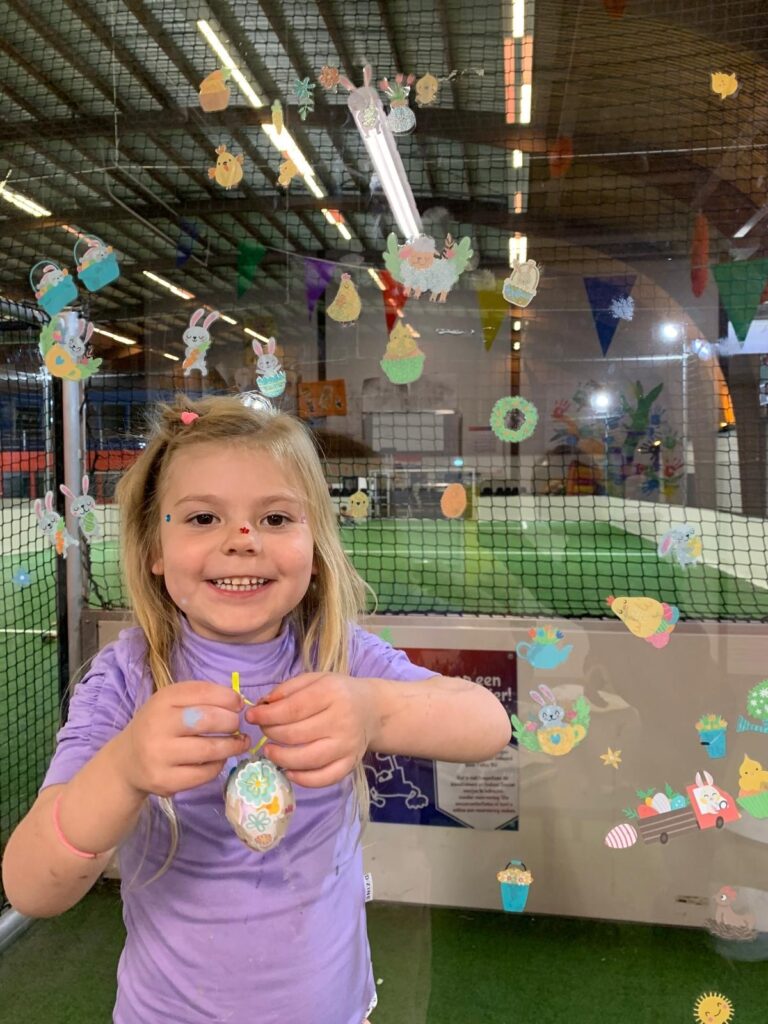 Sport-BSO Flekss Soccer Center - Paas knutselactiviteit