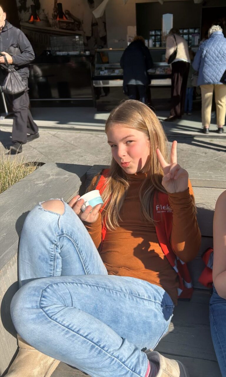 Sport-Bso Flekss Focus Ijsje eten bij de scoop