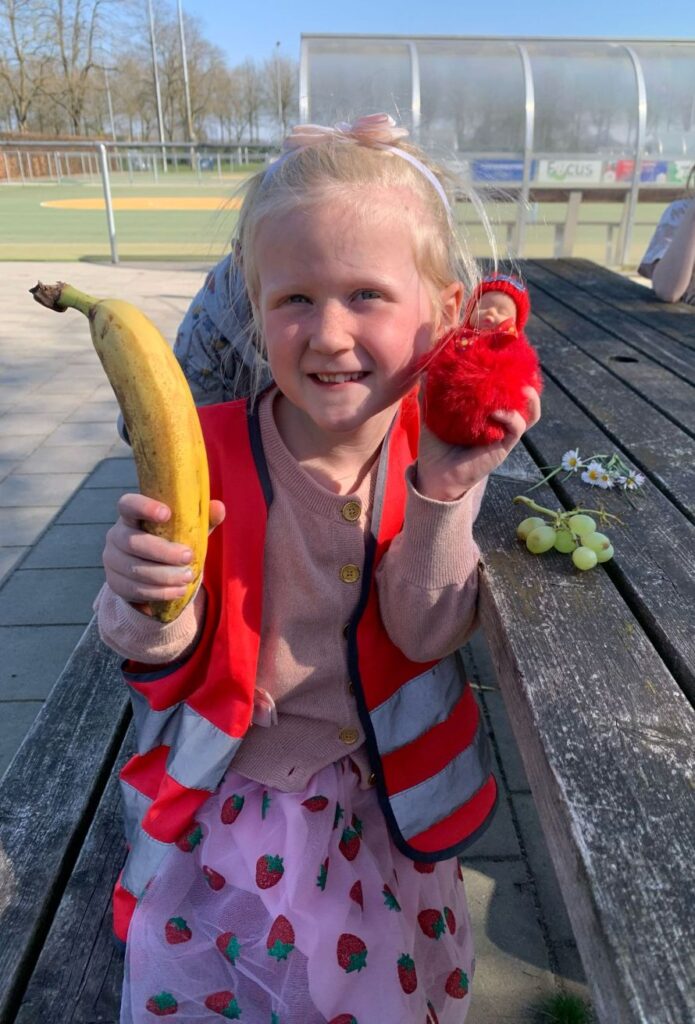 Sport-Bso Flekss Kerkwerve Etten-Leur Fruit eten in de zon