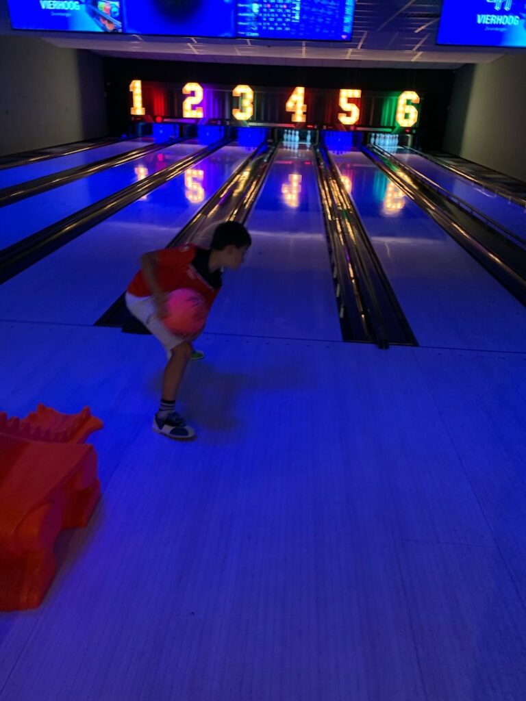 kind aan het bowlen zevenbergen