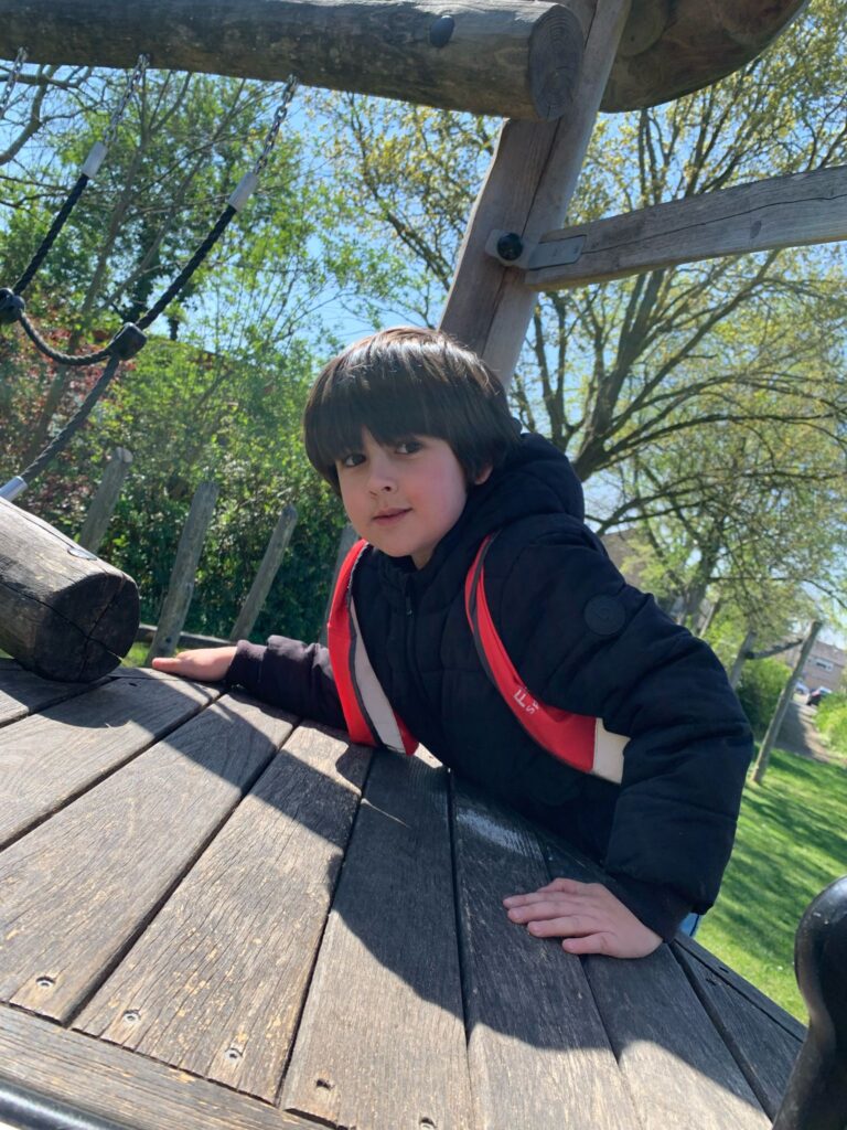 kind klimt op toestel zevenbergen