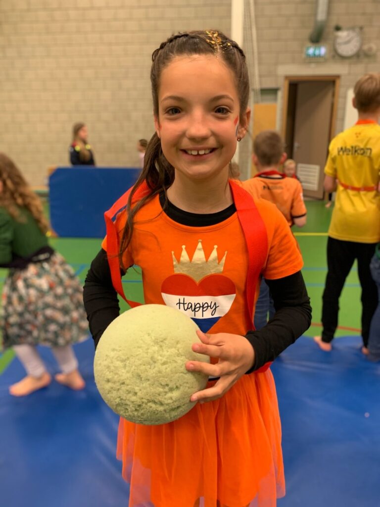 kind met bal nowies Etten-leur