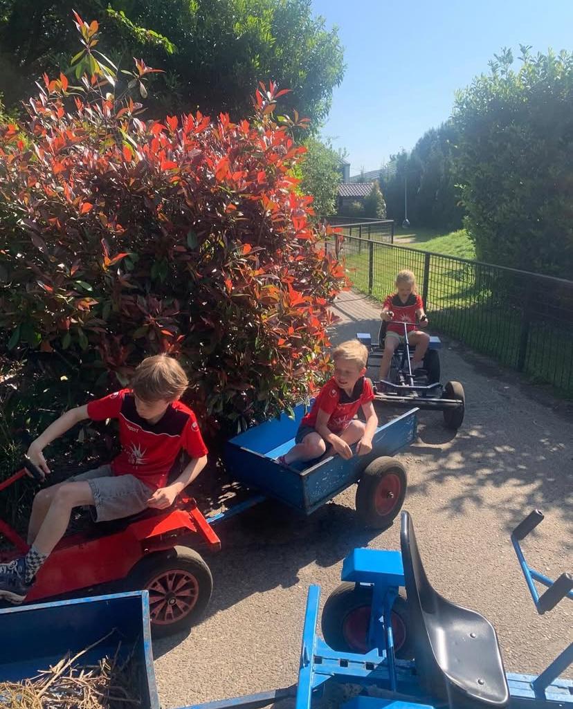 Kinderen spelen op Skelter bij Sport-BSO Flekss