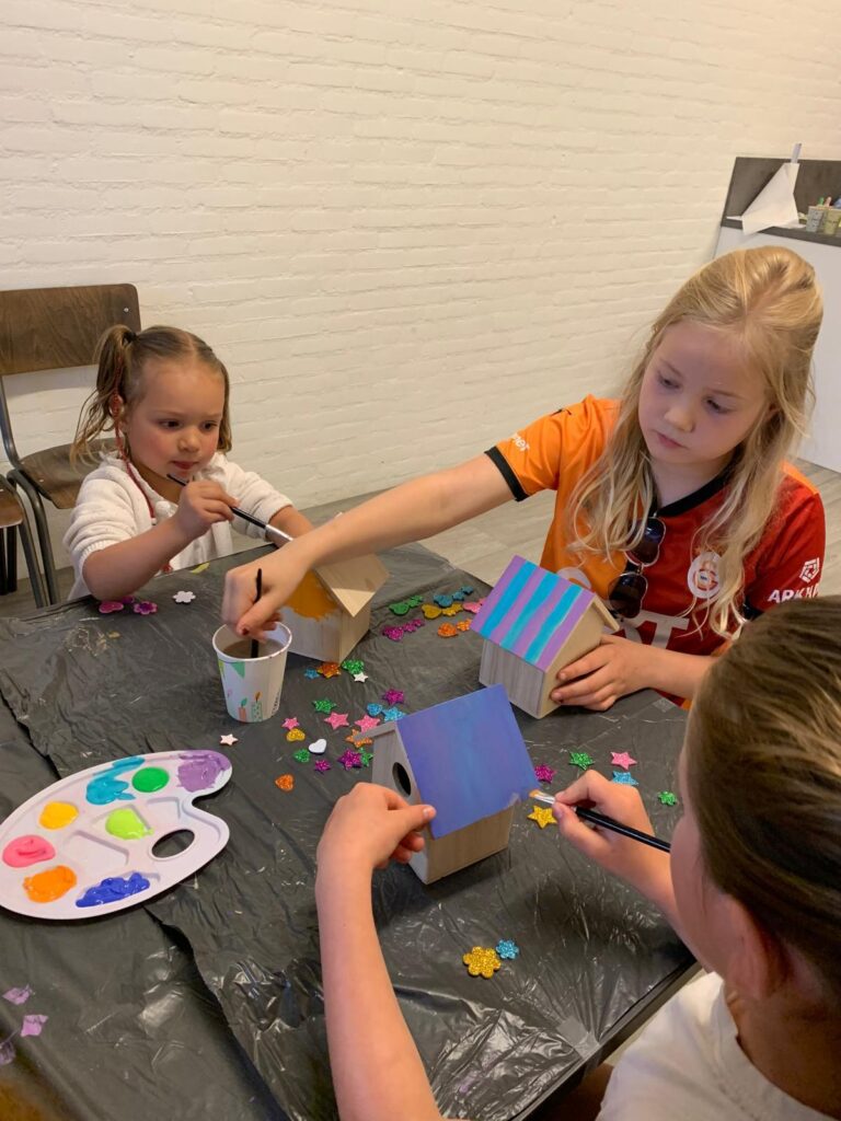 Sport-BSO Flekss Soccer Center - Vogelhuis versieren