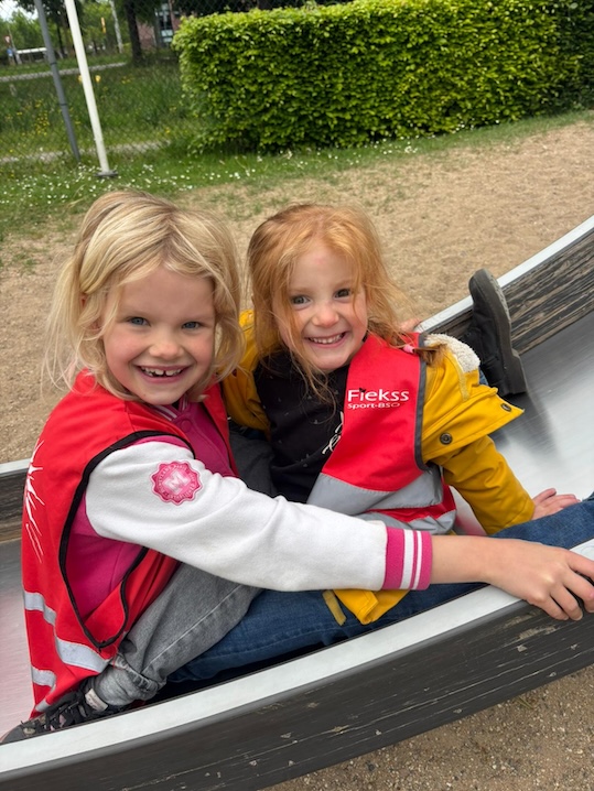 kinderen op glijbaan nowies Etten-leur