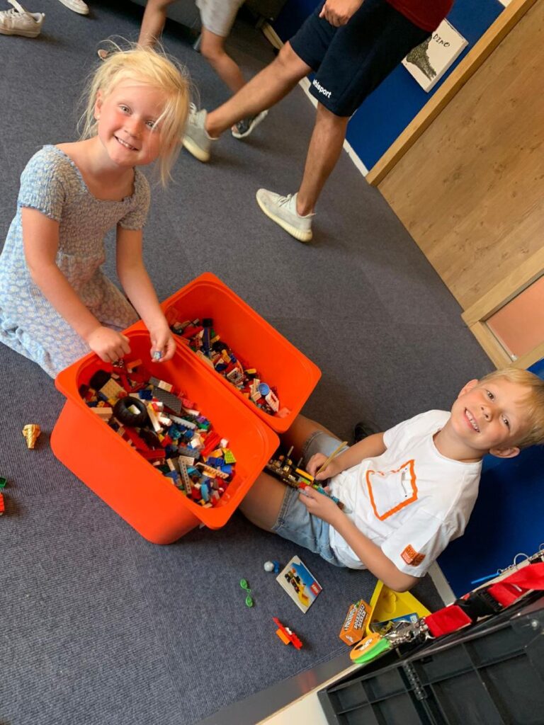 Sport-Bso Flekss Kerkwerve met de lego spelen