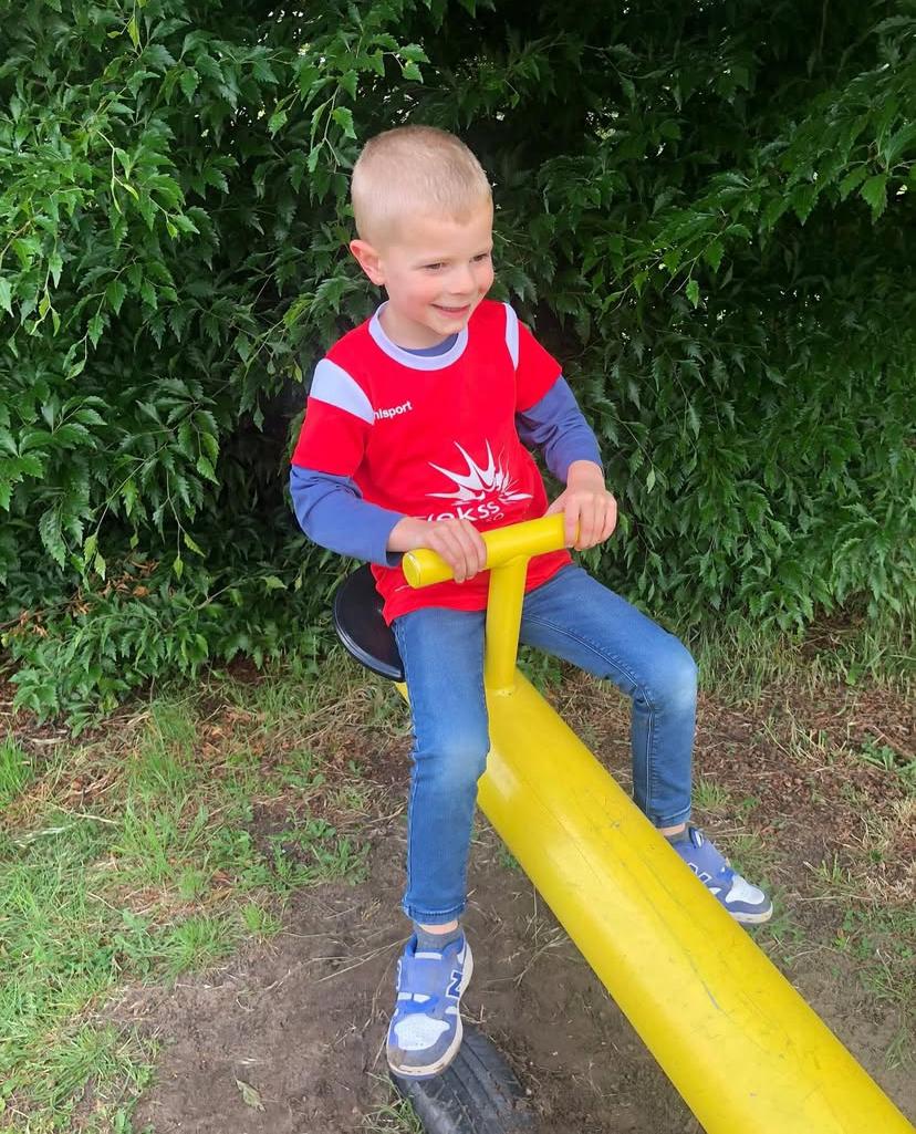 Kind speelt bij Pukkemuk