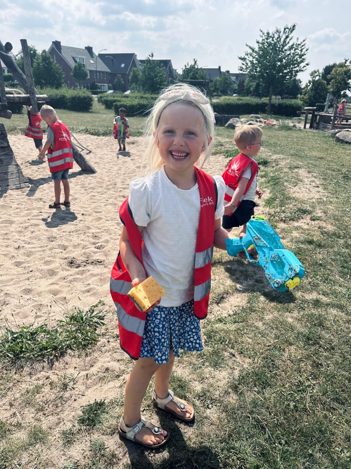 Kinderen spelen met Water bij Sport-BSO Flekss