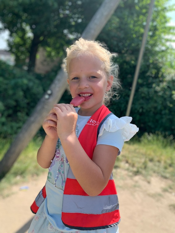 kind eet ijsje zevenbergen