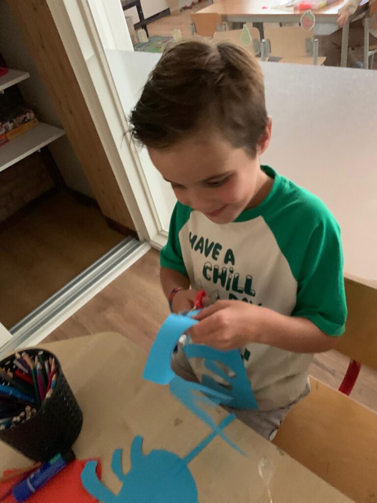 kind aan het knutselen zevenbergen