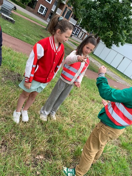 kinderen spelen steen papier schaar nowies