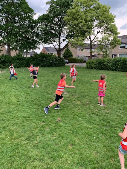 kinderen sporten buiten zevenbergen