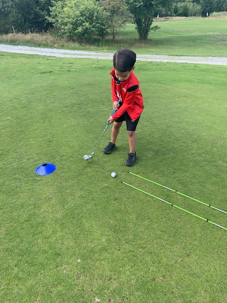 kind aan het golfen zevenbergen