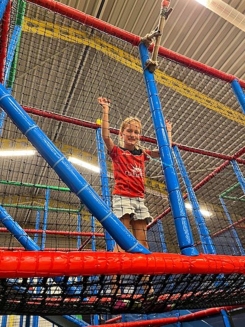 kind speelt bij avontura zevenbergen