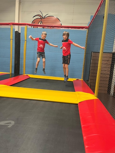 kinderen-op-trampoline-zevenbergen