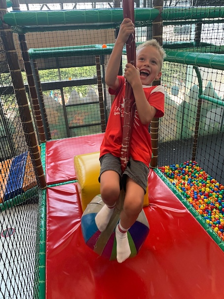 kind in speeltoestel zevenbergen