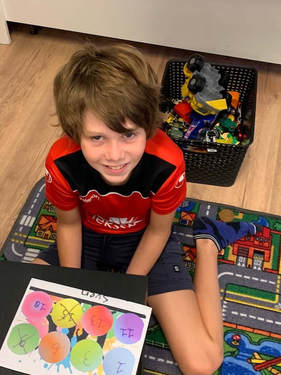 kind speelt swingo zevenbergen