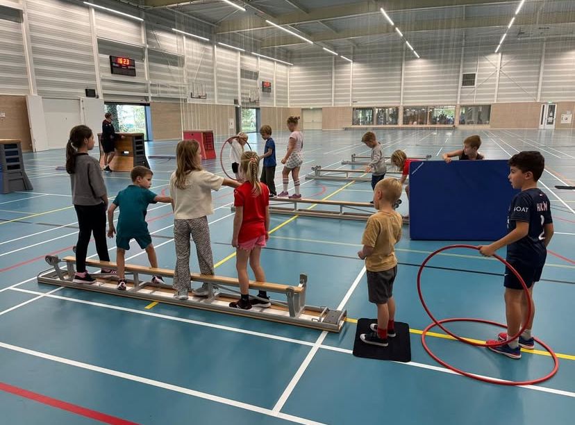 Kinderen spelen bij Sport-BSO Flekss