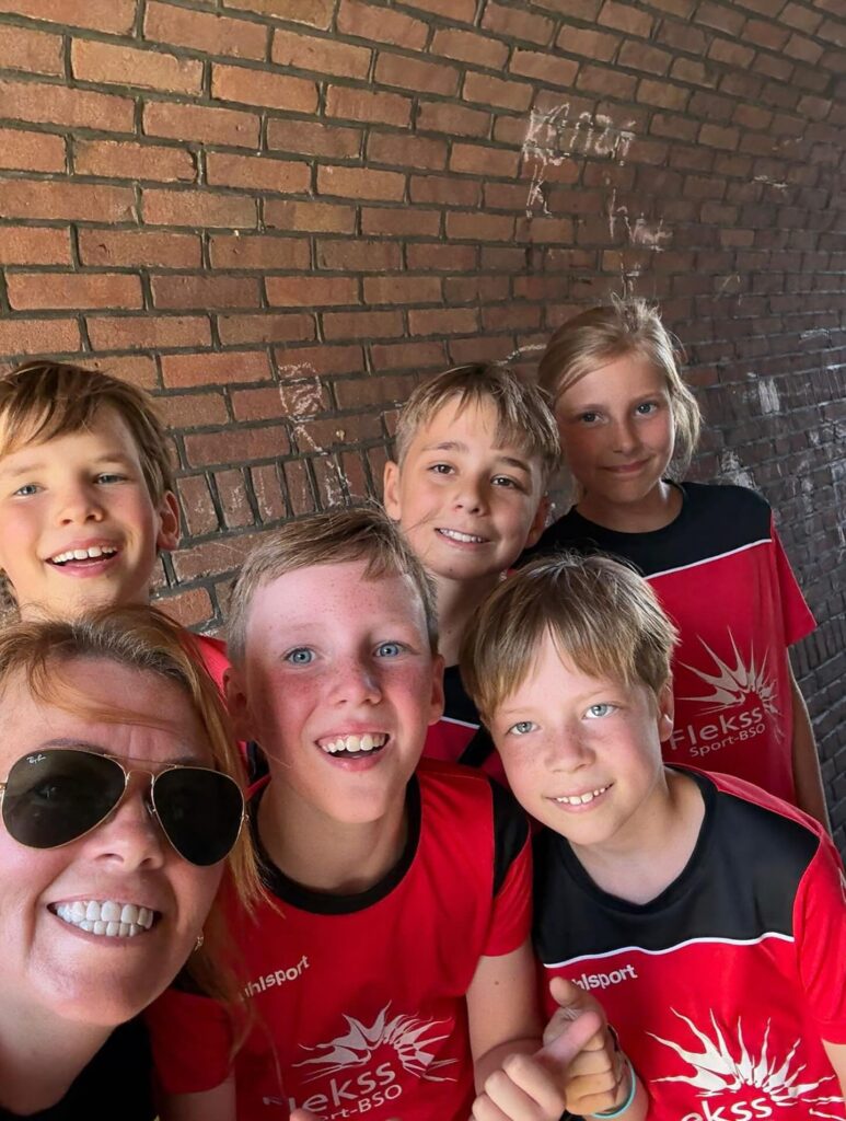 Groepsfoto met juf Gerda