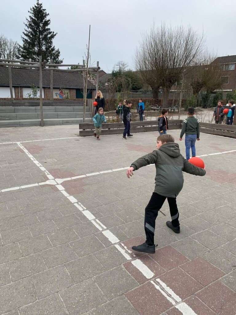 Flekss zeggewijzer 13 - trefbal