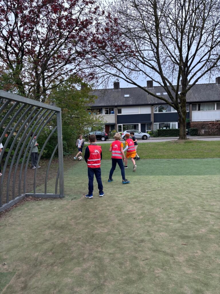 Mathenesse - partij voetballen