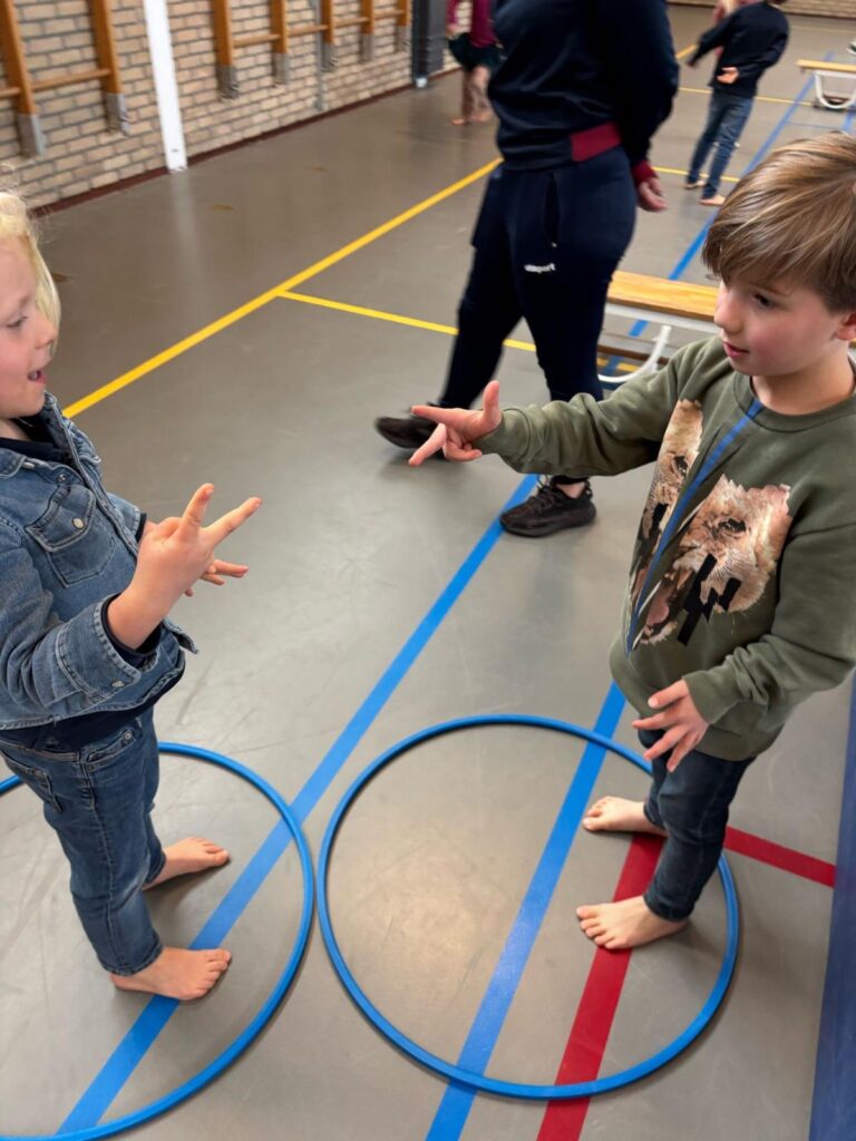 Mathenesse - steen papier schaar