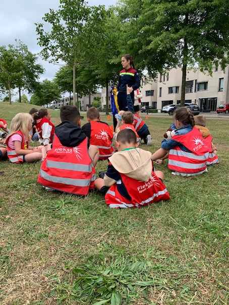 juf geeft sport les Etten-leur