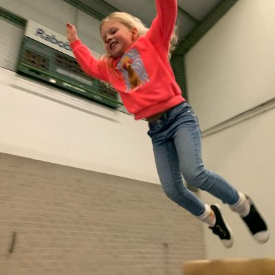 kind springt van kast zevenbergen